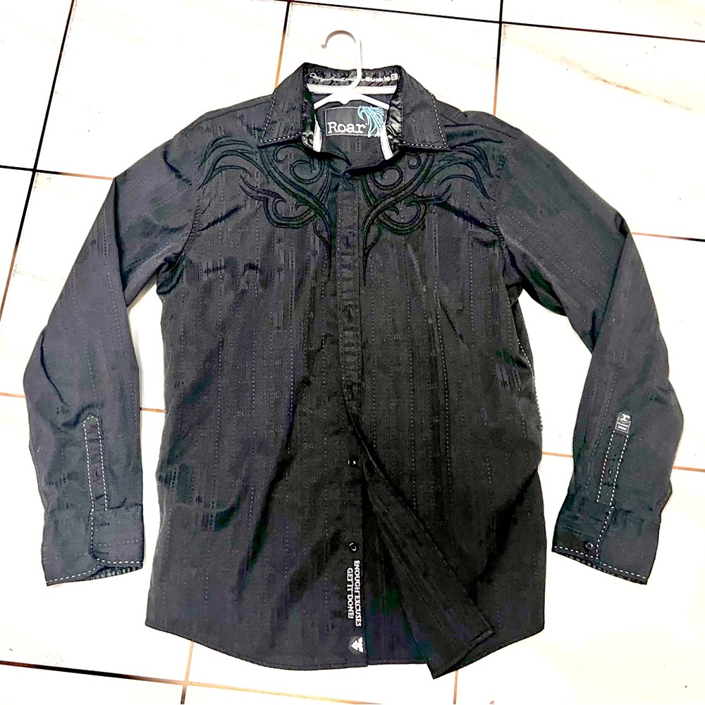 Buckles, ROAR large black embroidered dress shirt.